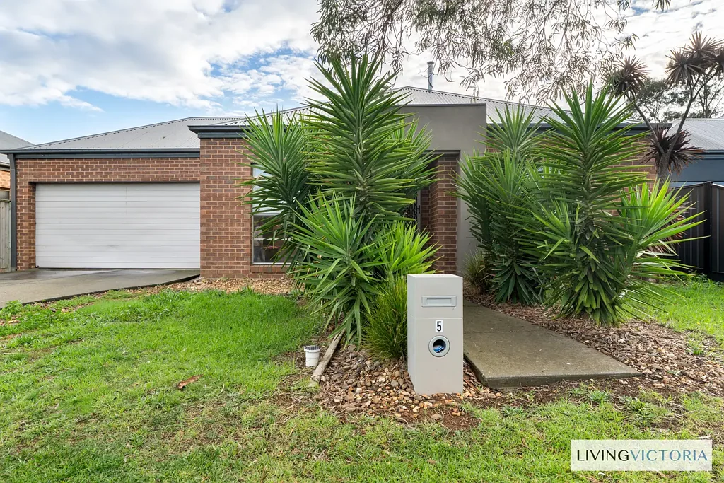 Modern Family Living in a Prime Tarneit Location
