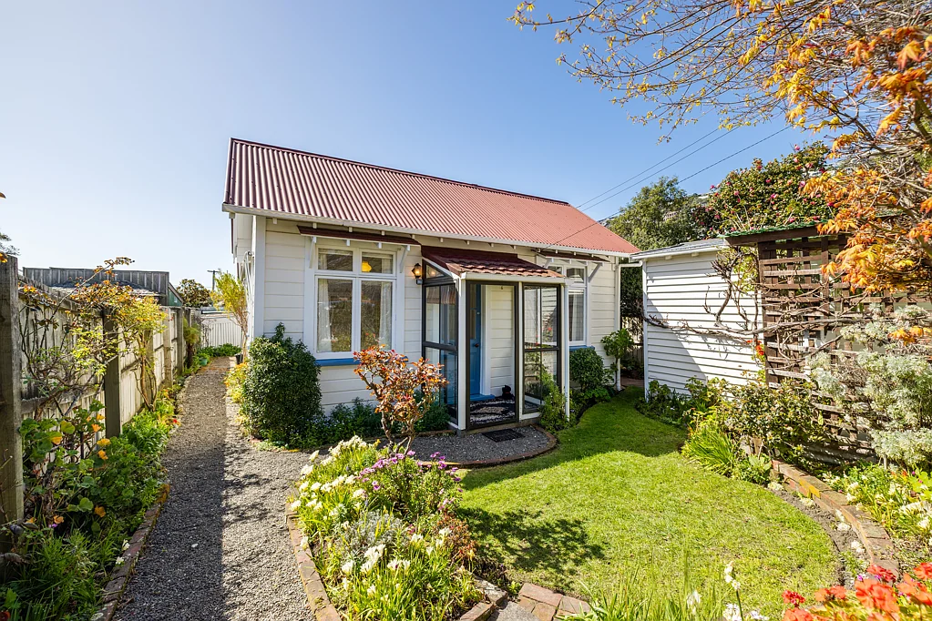 Sumner 2房  Seaside Cottage - A Once-in-a-Generation Sale