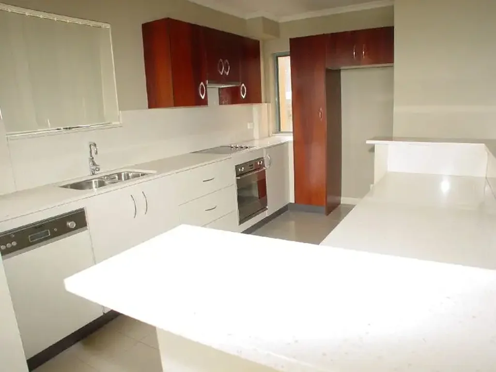 Quiet, Set Back from HWY, 3 bed, 2 bath, 2 parking, Deck w/ Views, AC, Approx 230 Sqm, walk to Train Station