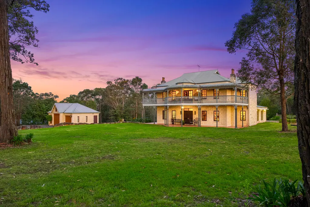 Maroota 4Kwarto Stone Chimney House | A Timeless Victorian Country Estate