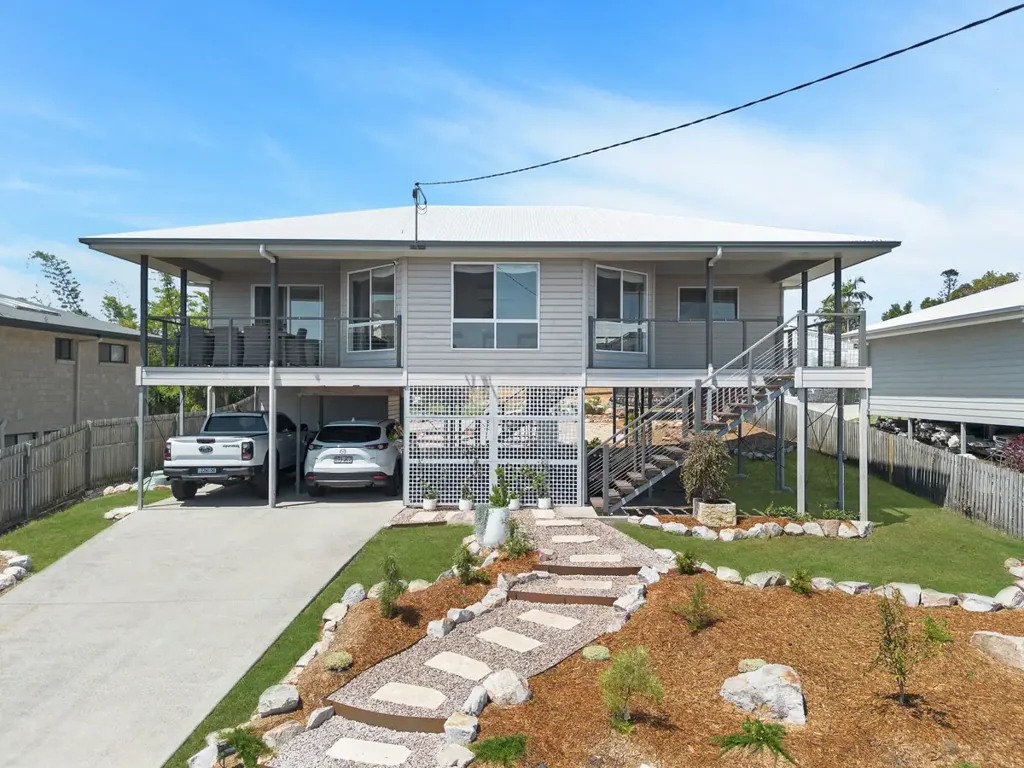 Dundowran Beach 3房  JUST LISTED - Elevated Coastal Living