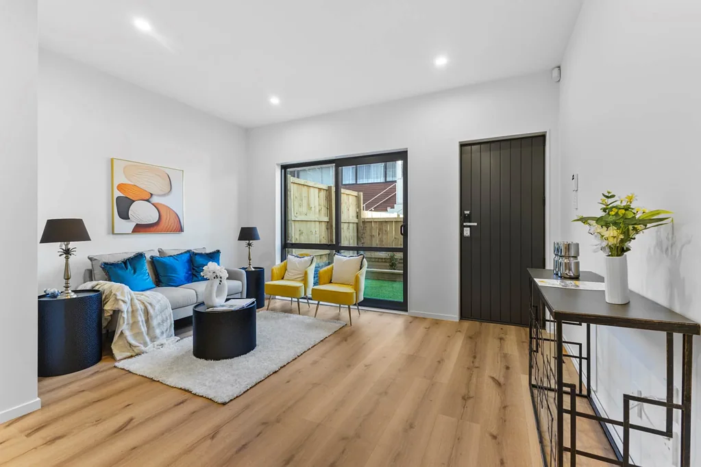 Pakuranga 2房 超值轻松现代家园，十年Master Builders保障护航，明智置业之选！ Affordable, Easy Modern Living – Smart Buying!
