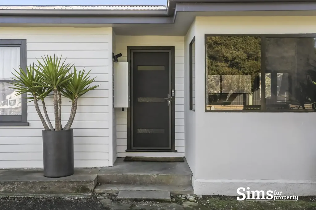 Mowbray 4房  Beautifully Updated Family Home on Spacious block with Studio!