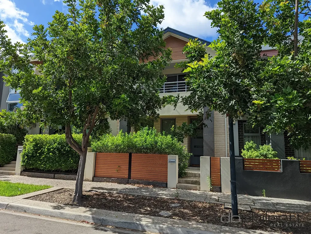Modern, Well-Maintained Home in Lightsview!