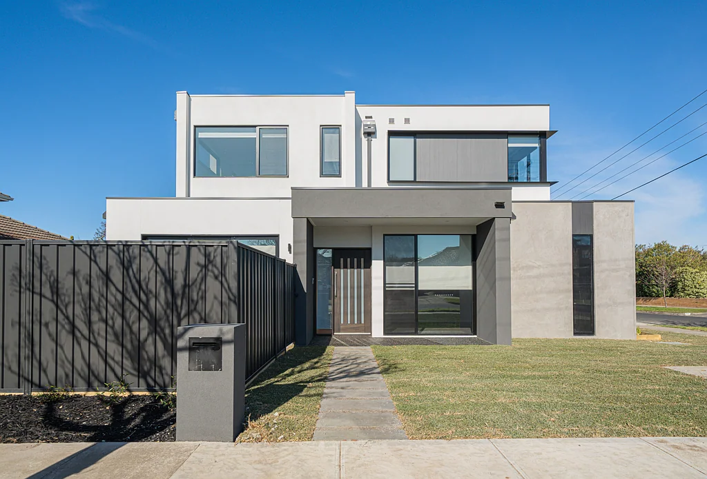 Elevate Your Lifestyle with a 4-Bedroom Townhouse of Unparalleled Elegance!