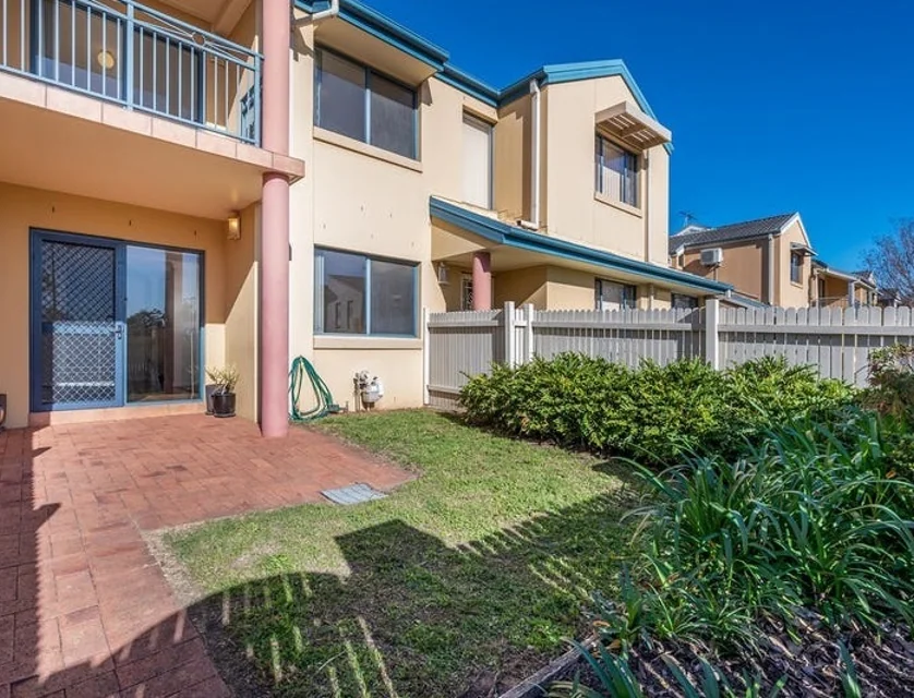 2/22 Churchill Circuit, Hamilton, Newcastle, 3房, 2浴, Townhouse