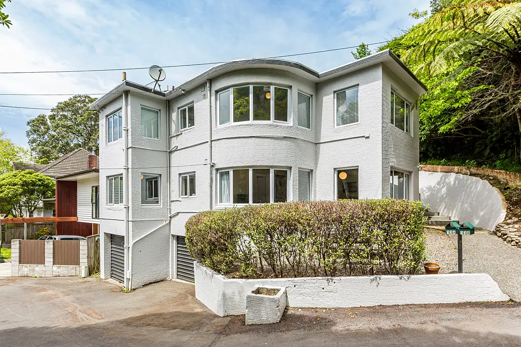 Khandallah 2ਬੈੱਡਰੂਮ BUY ONE OR BOTH - LIVE, INVEST OR HOME & INCOME