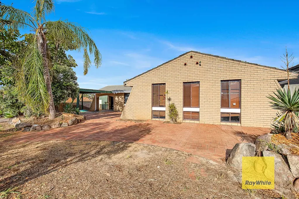 Thornlie 3房  Light Filled Family Living with Character and Space
