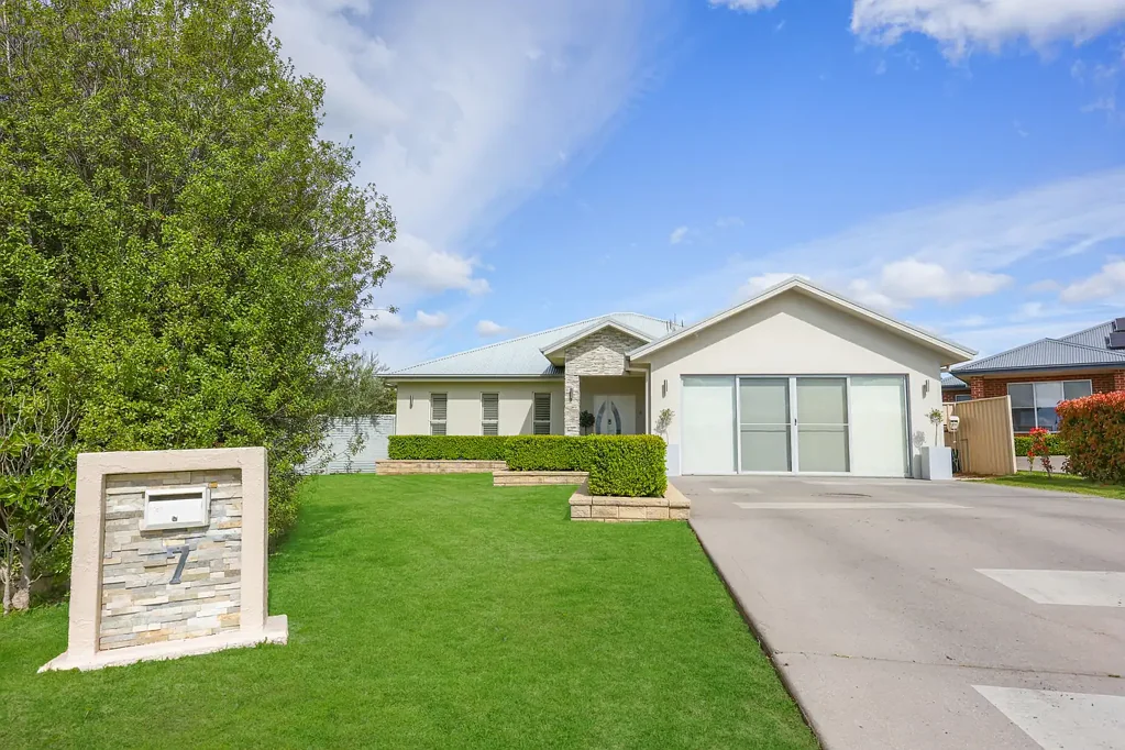 Mudgee 5房  Spacious Family Entertainer