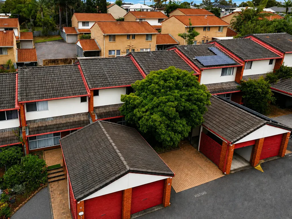 Woodridge 2Zimmer SECURE GATED TOWNHOUSE WITH POOL - PRIME WOODRIDGE LOCATION!
