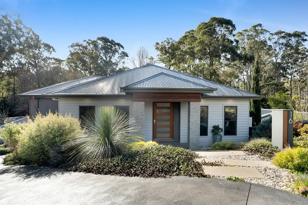 16 Huen Place, Tahmoor, NSW 2573