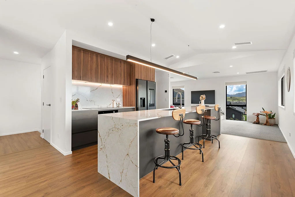 Jacks Point 5房 一价坐拥双宅｜主屋自住＋独立两房收租，超值之选！ More Features. More Lifestyle. More Value.