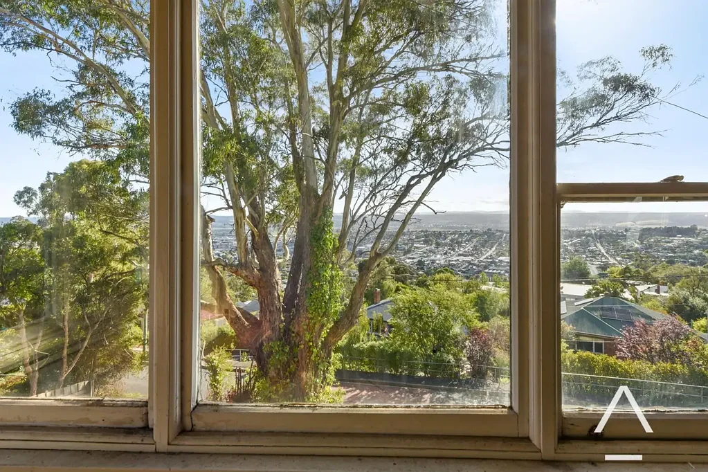 West Launceston 3બેડરૂમ It Is What It Is… But It Could Be an opportunity