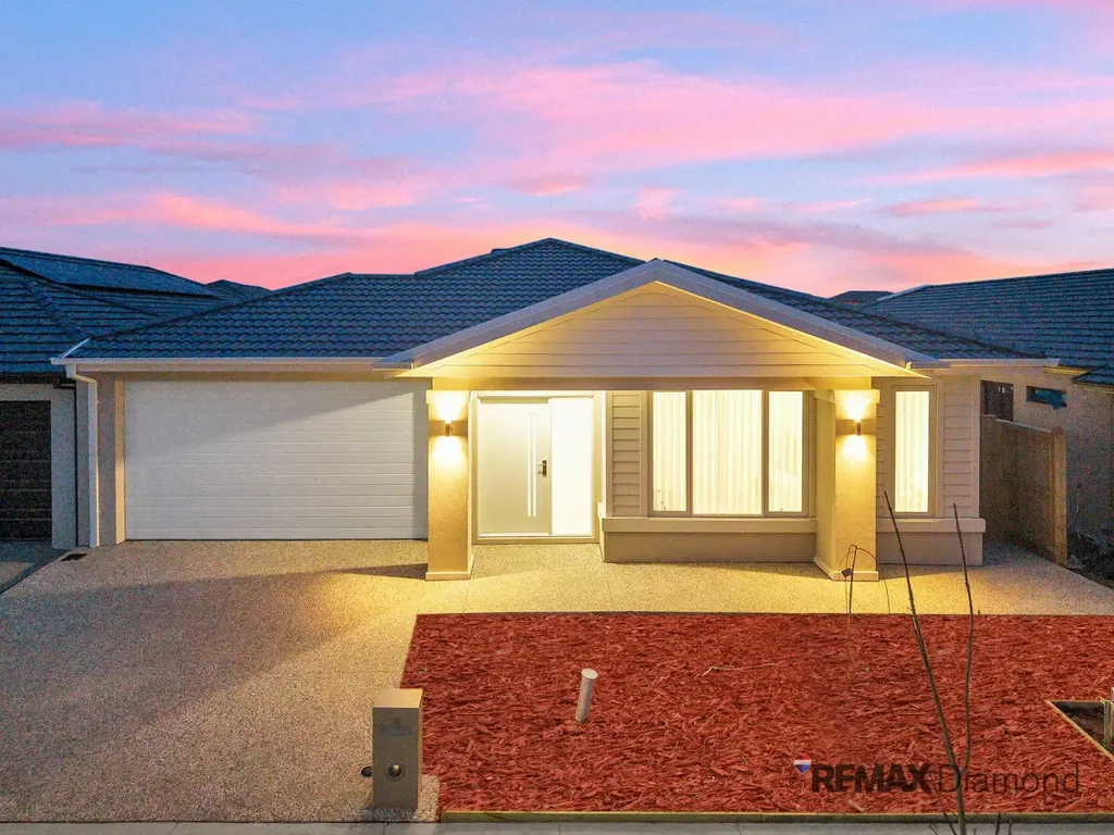 Clyde 4 Bedroom Brand New Carlisle Family Home - Succulent White | Vibrant Clyde