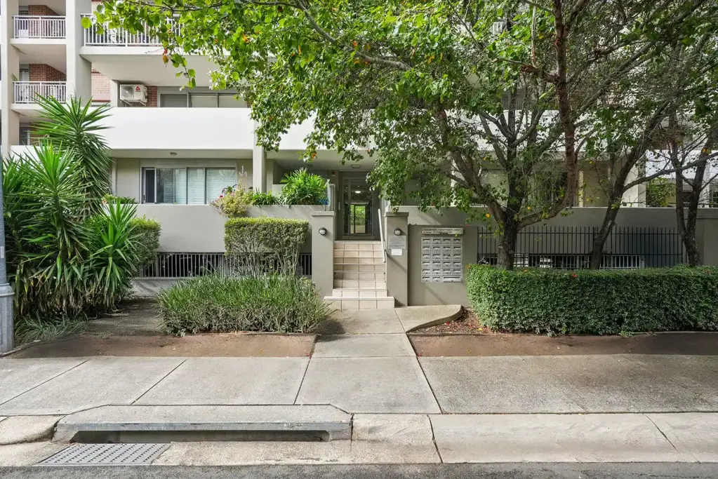 Holroyd 3房  SPACIOUS SECURITY APARTMENT