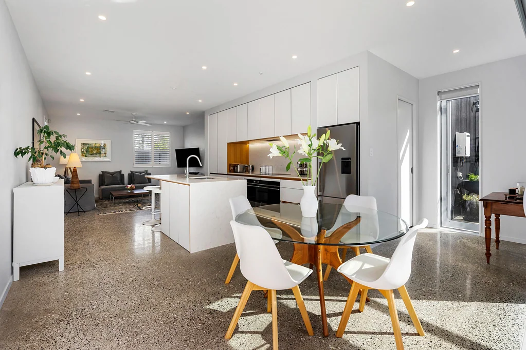 Westmere 3chambre FREEHOLD. PARKSIDE. LOCK UP & LEAVE