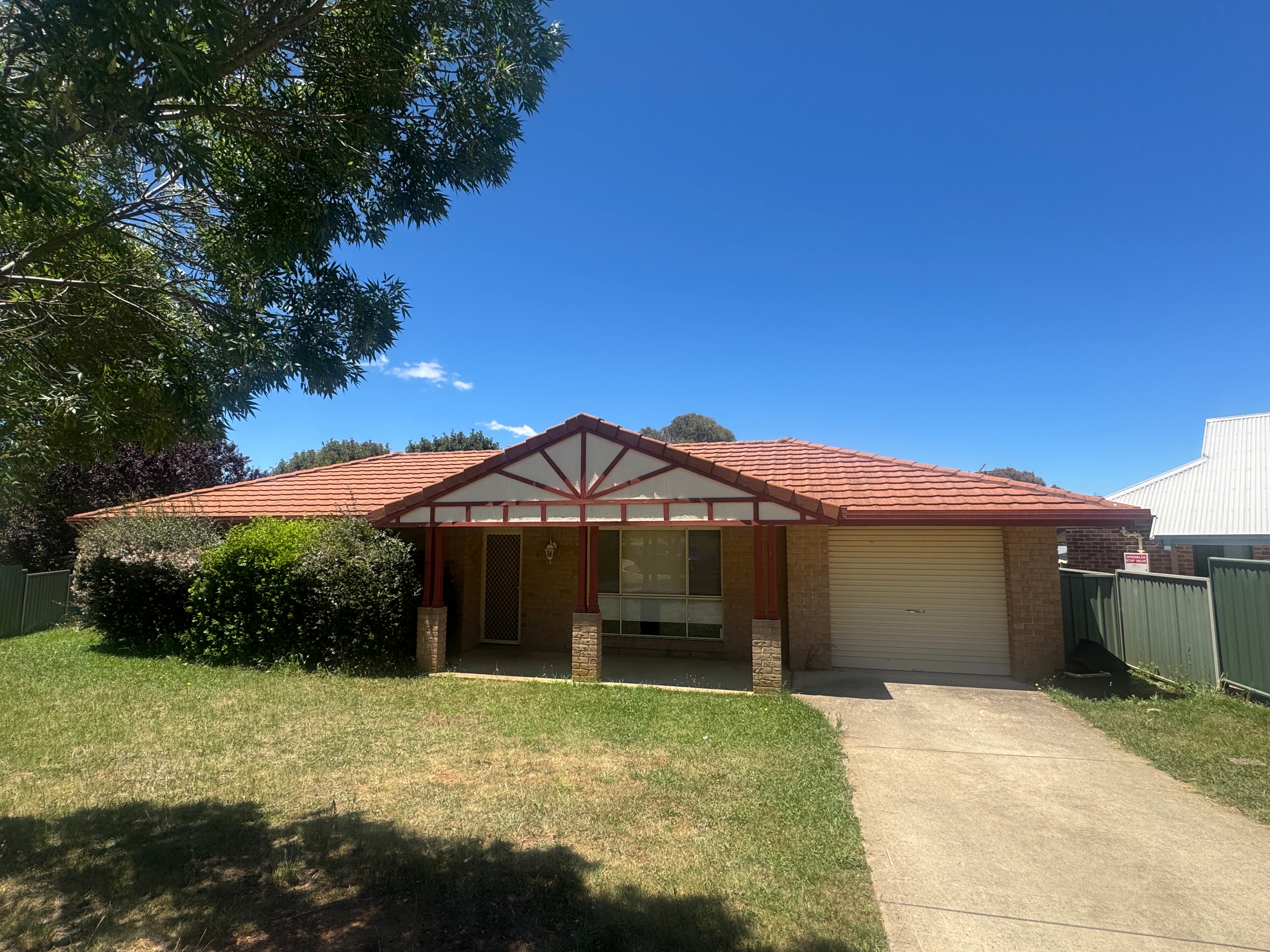 5 GLENDOWER CL, ARMIDALE NSW 2350, 0 habitaciones, 0 baños, House