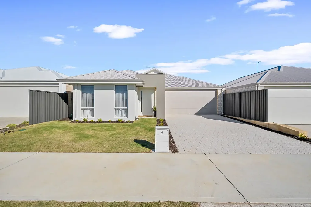 Madora Bay 3房  Stylish low-maintenance living by the beach.