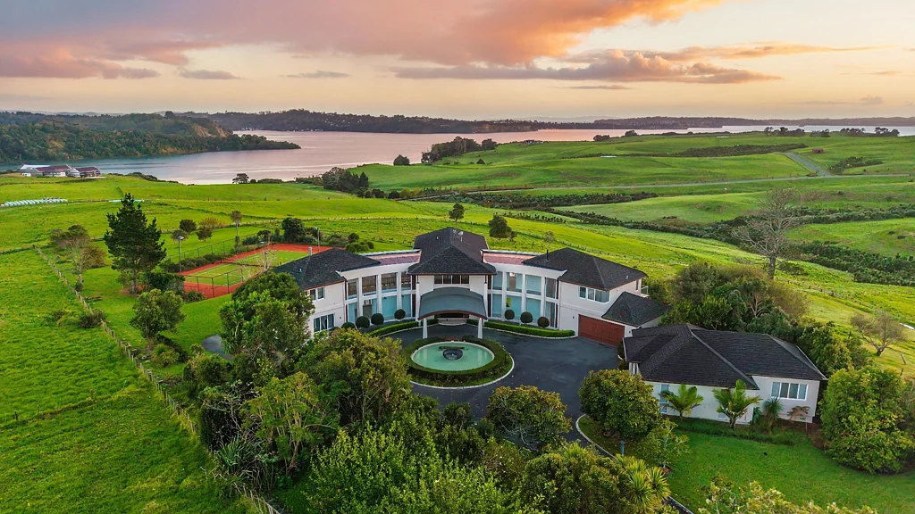 Okura 7房 5.58公顷私属海滨庄园，双宅传世之作 A Rare 5.58-Hectare Coastal Estate
Priced Well Below CV — Genuine Offers Invited
