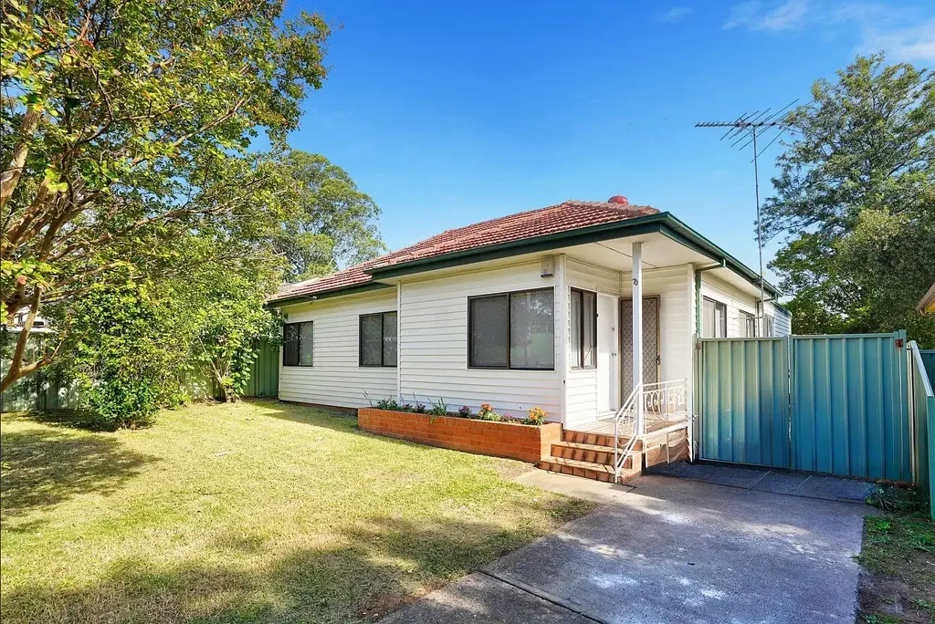Beautifully Renovated Family Home Opposite Hurley Park