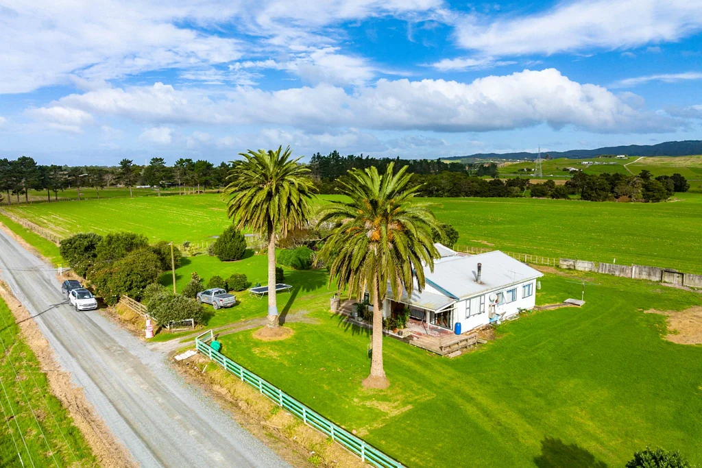 Ruakaka 2Zimmer Transform or Rebuild: Your Vision Awaits