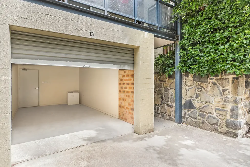 Gungahlin 2 Bedroom Spacious & Rare Lock-up Garage