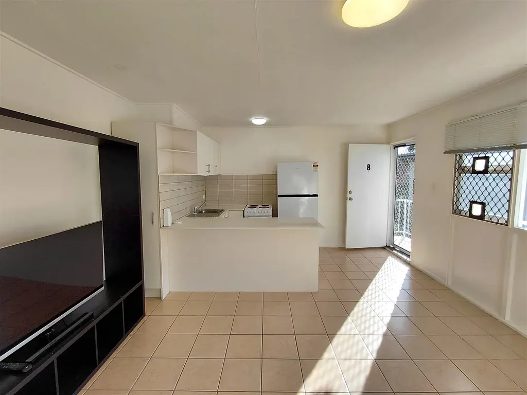 Spacious Furnished One-Bedroom Unit, 2 mins walk to beach and Charis Seafoods, Include Water