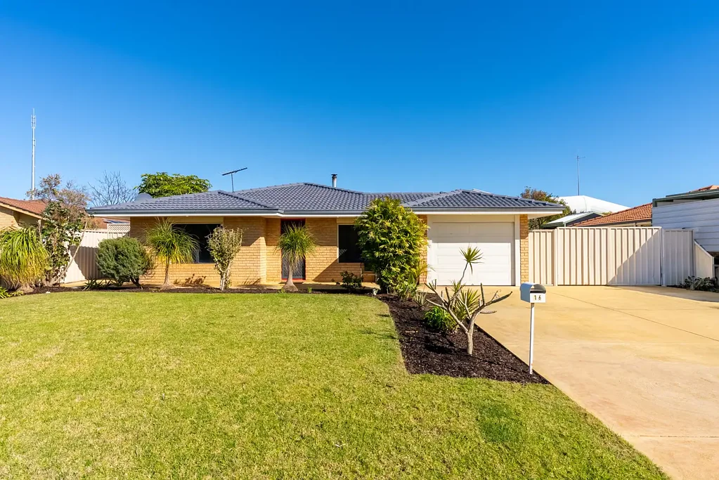 Cooloongup 3房  Woodbridge Estate with side access to powered workshop.