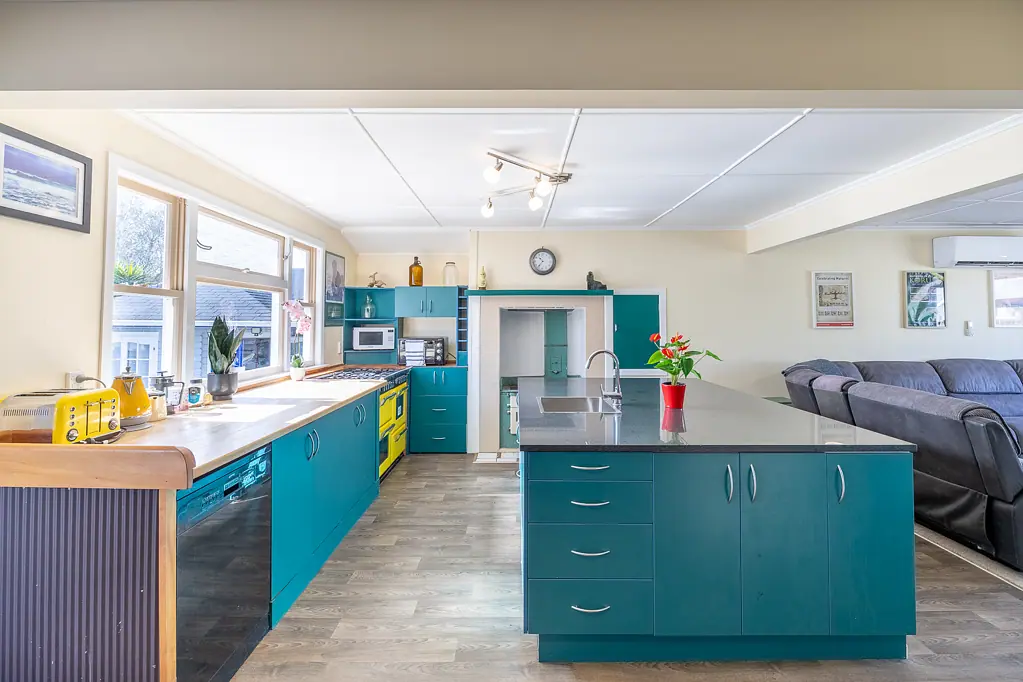 Te Kopuru 3房  Huge Family Home - Stunning Views