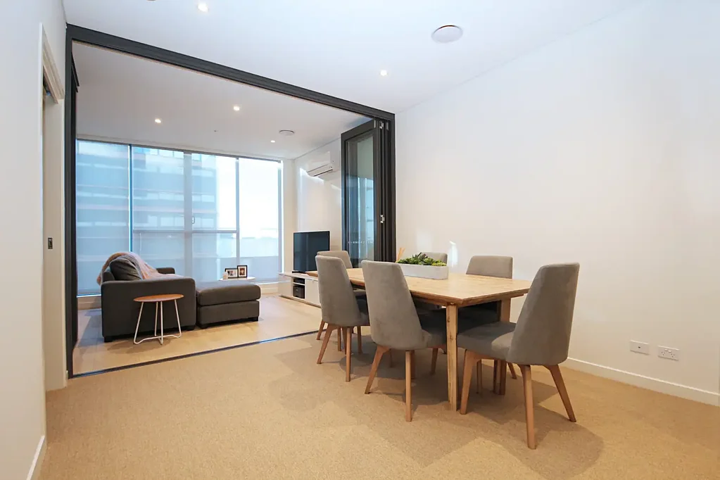 Modern  2 Bedrooms next Marina shopping Centre