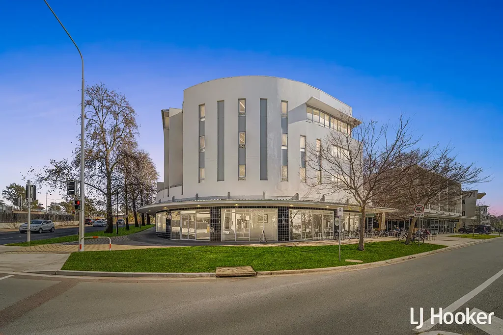 Fully Furnished Apartment with Lake Views