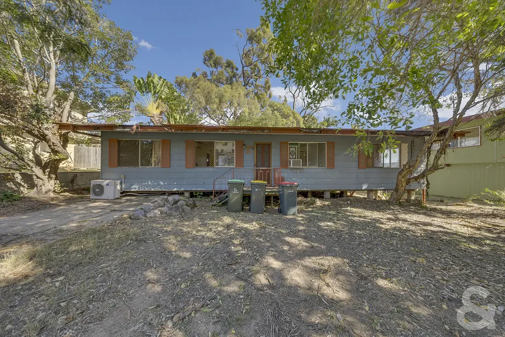 West Gladstone 4 Slaapkamer Roll Up Your Sleeves the Ultimate Renovator's Opportunity!