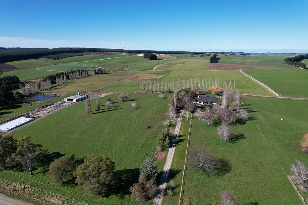 Winton Surrounds Self contained scale dairy farm