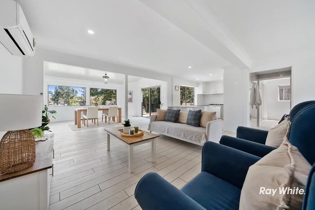 Shailer Park 5Zimmer 1,034m2, Lagoon Pool, 2 Living Levels, Endless Park Views + Dual Living Potential
