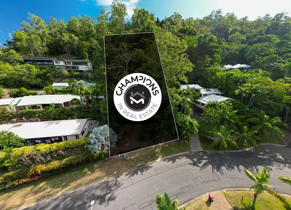 Earlville Just Under an Acre of Privacy with stunning City Views!