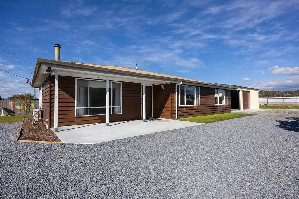 Beauty Point 3 Bedroom Shed, House, Backyard!