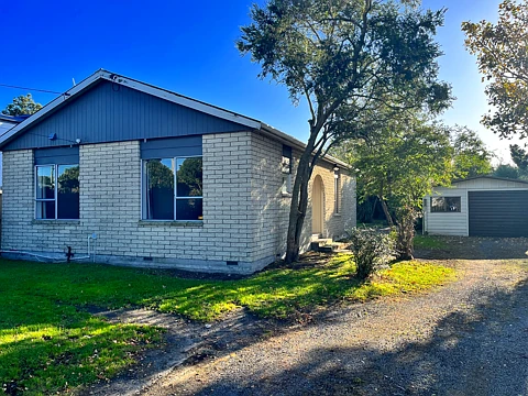 Renovated 3 bedroom + study home