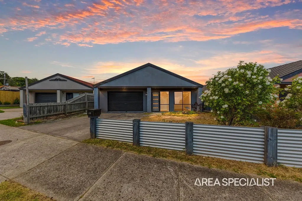 Pakenham 4房 宁静街区精美翻新 475㎡宽敞布局 2浴奢华享受 多功能居住空间 低维护后院 投资租赁首选 The Brief: Family Living in the Heart of Pakenham