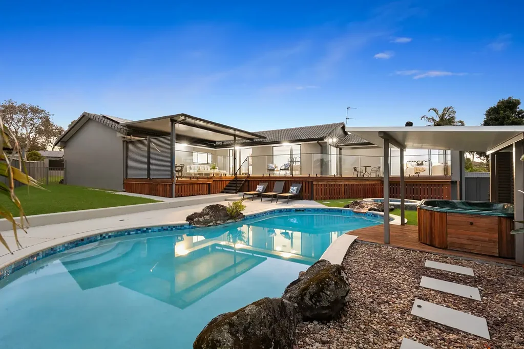 Robina 5ਬੈੱਡਰੂਮ LUXURY, LIGHT & LIFESTYLE - A HOME OF GRAND PROPORTIONS AND ELEGANT ENTERTAINING
