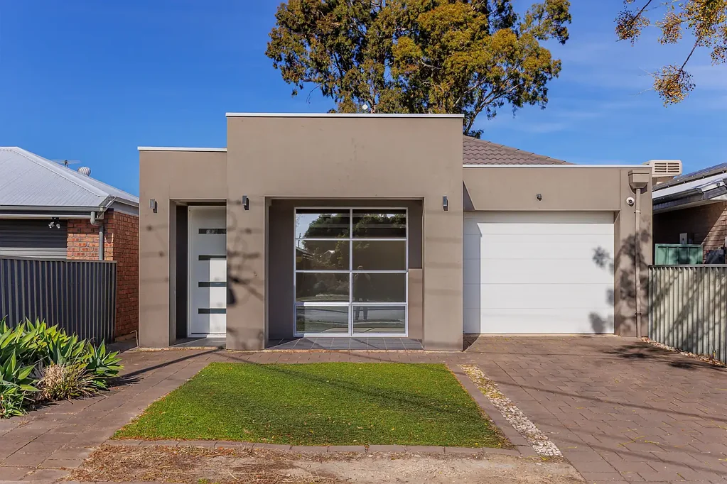 Modern 3 Bedroom home for rent in GREENACRES!
