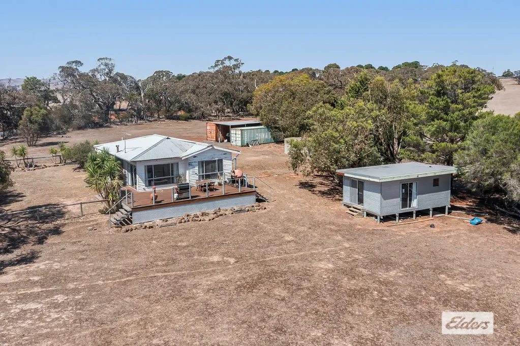 Moyston Permanent home or a wonderful retreat with magnificent Grampians views on approx 11.5 acres