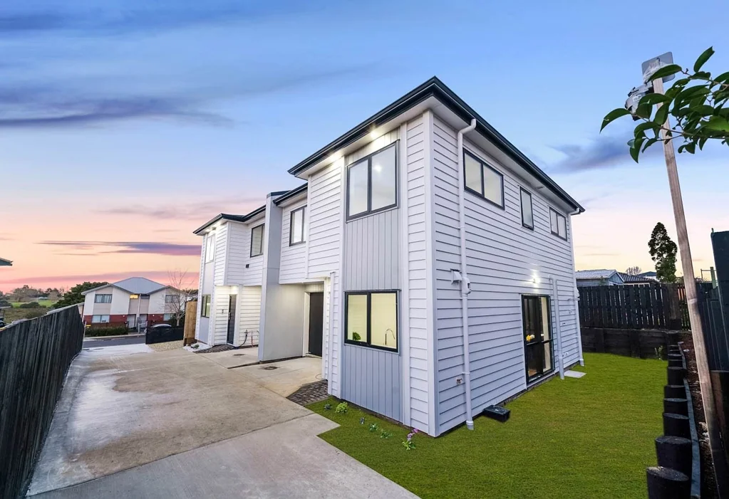 WATTLE DOWNS, 3 BEDROOMS