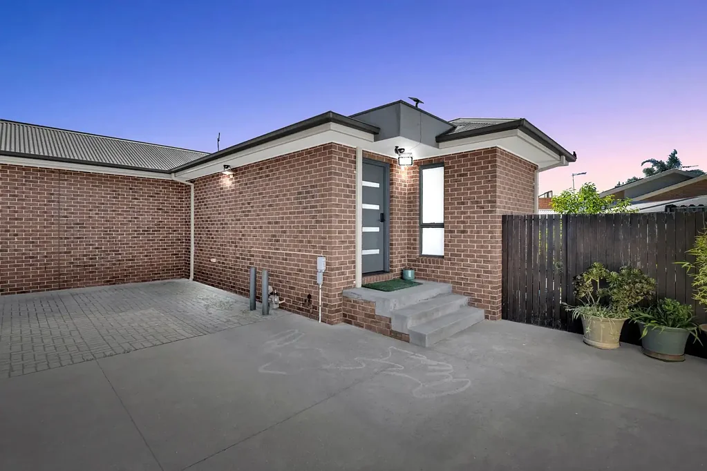 2/12 Kirwan Avenue, Lalor, VIC 3075