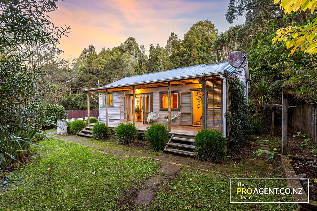 38 Western Road, Laingholm, Waitakere City, Auckland