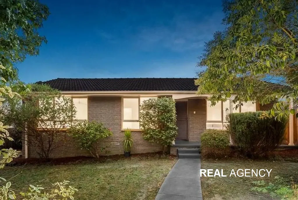 Wantirna South 3房 黄金角落地块 720㎡ 无限制 分区潜力无限(STCA) Appx. 720sqm Corner Block No Easement Great Subdivision Potential! (STCA)