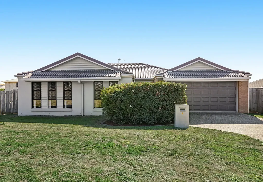 Warwick 4બેડરૂમ VACANT HOUSE READY TO MOVE INTO
