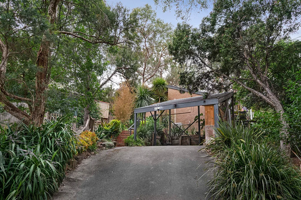 18 Milborne Crescent, Eltham, VIC 3095