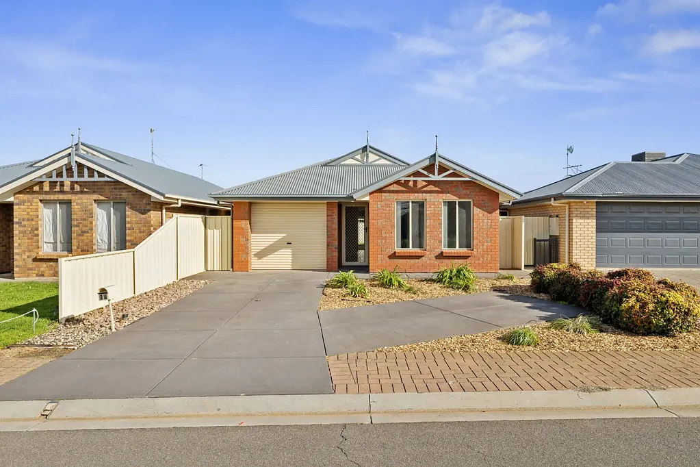 Munno Para West 3房  Move-In Ready Family Home with a Huge Undercover Entertaining Area