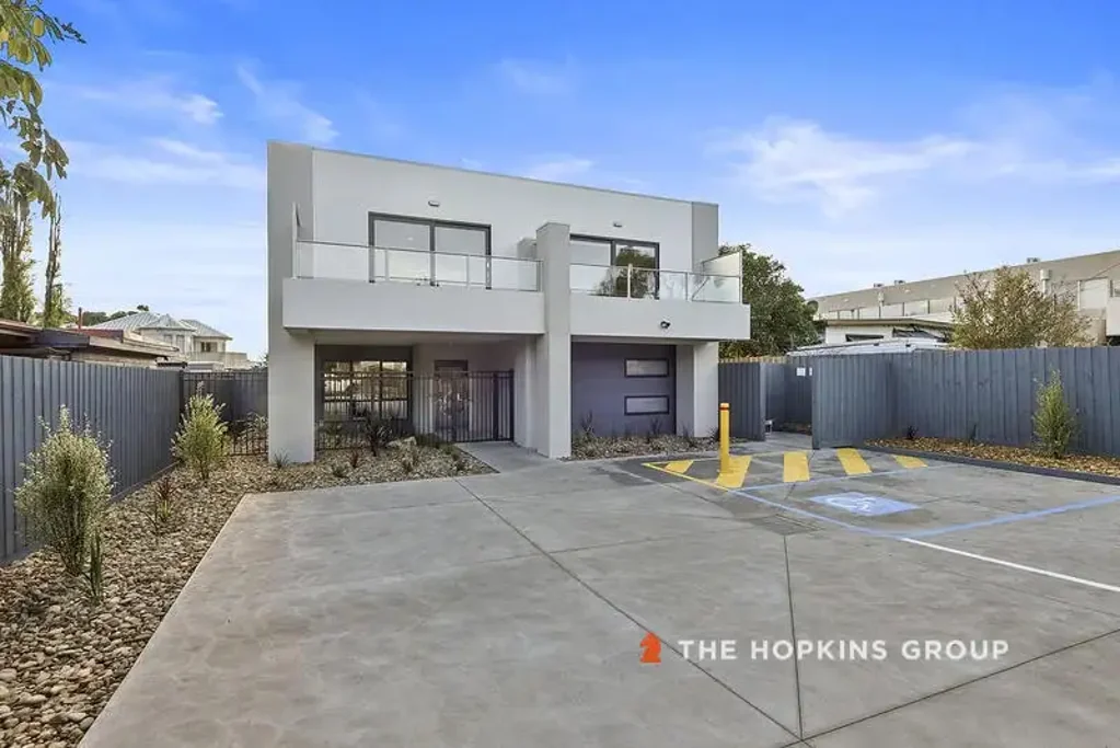 Near New generation studio living - at its best! Stunning Rooming House