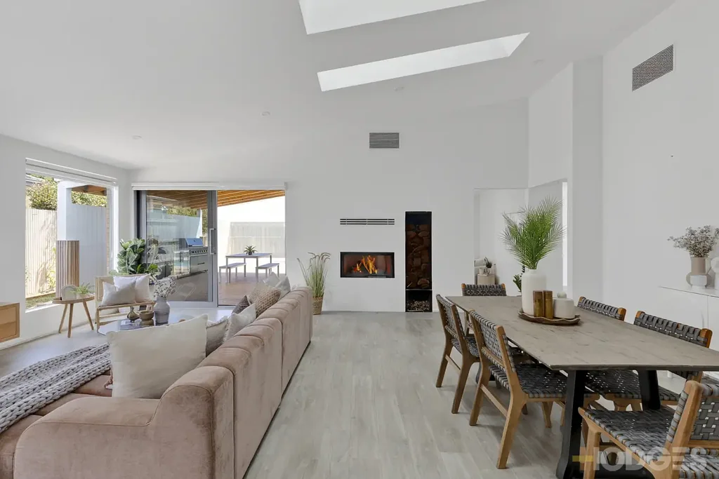Ocean Grove 4 Slaapkamer Family Entertainer with Poolside Living in Kingston Estate